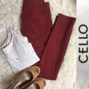 NWT CELLO Maroon Distressed Jeans Size 3